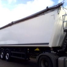 Schmitz Cargobull Dreiachs-Sattelauflieger-Stahl-Light-Chassis