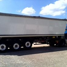 Schmitz Cargobull Dreiachs-Sattelauflieger-Stahl-Light-Chassis