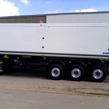Schmitz Cargobull Dreiachs-Sattelauflieger-Stahl-Light-Chassis